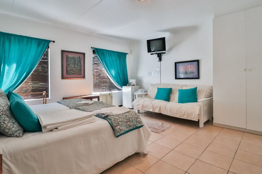 7 Bedroom Property for Sale in Country Club Western Cape
